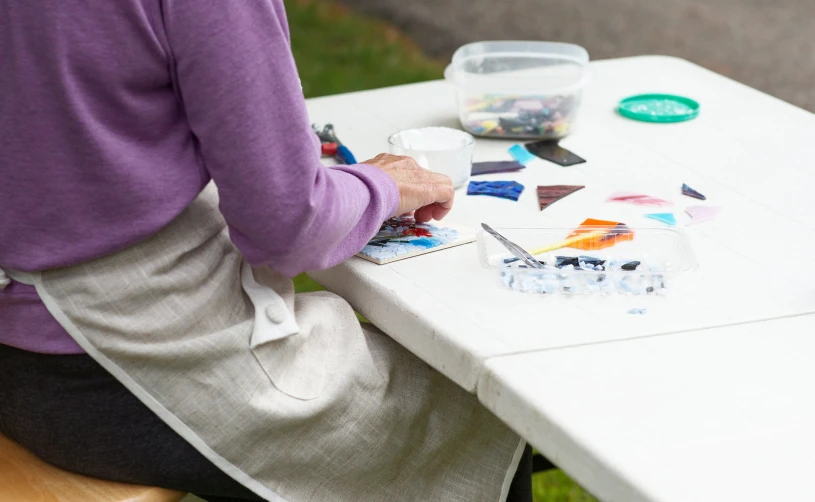 there is a person painting on the white table