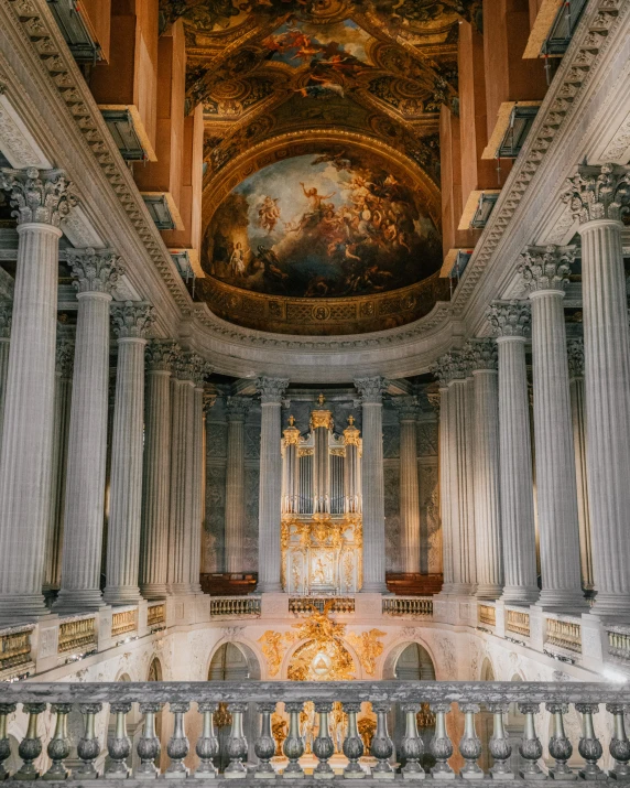 ornate architectural decoration in large palace with vaulted ceiling