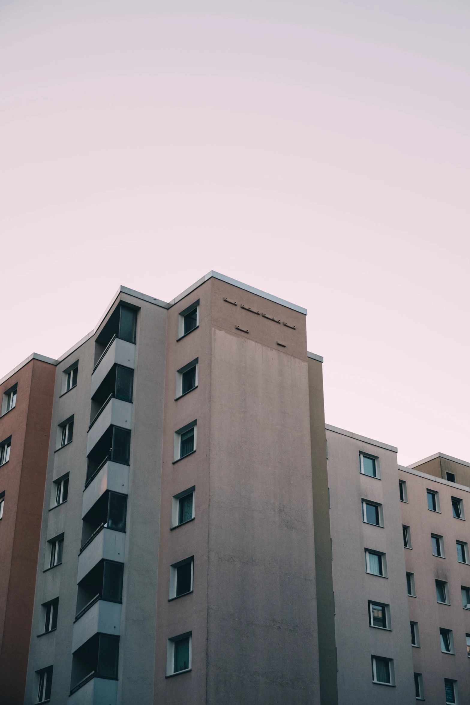 an apartment building with many windows and lots of traffic