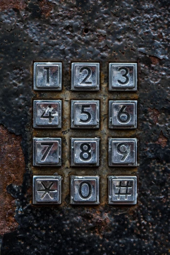 a marble block with metal numbers that have been coated in water droplets