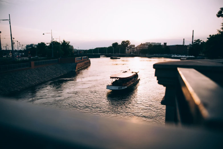 a boat is sailing down the water near bridge