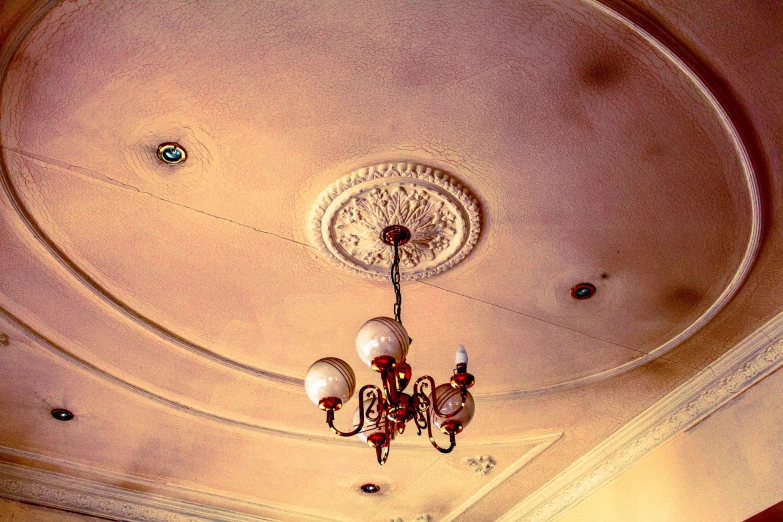 a ceiling in the corner of a room with two lamps