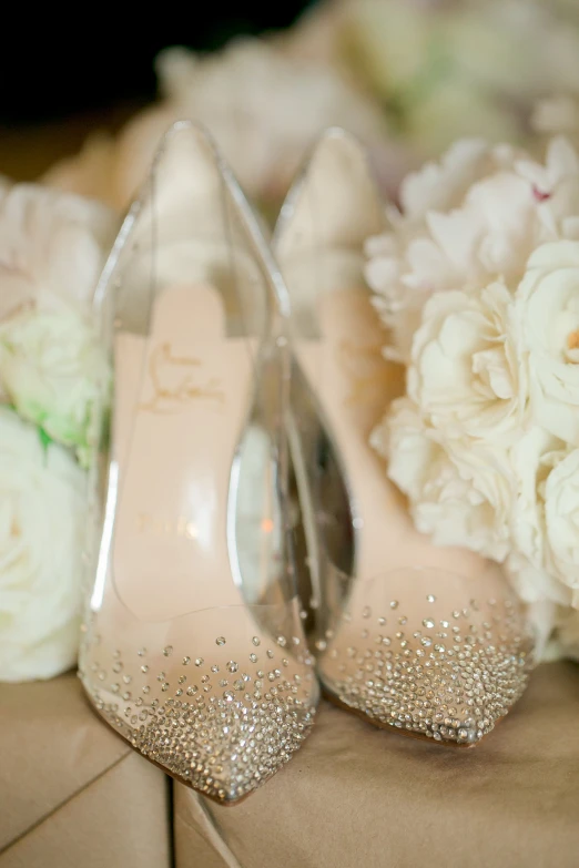 there are a bunch of wedding shoes near a bouquet of flowers