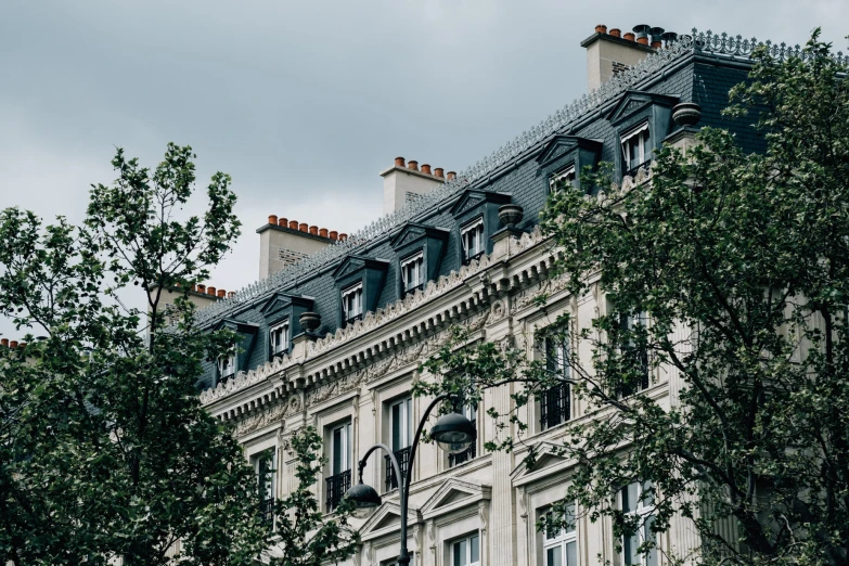 a building that has an assortment of windows