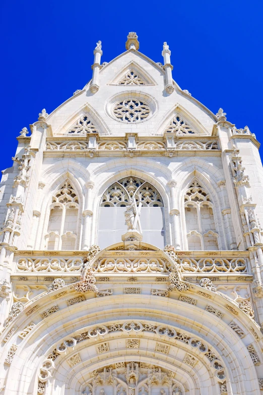 an old looking building with an artistic architectural design