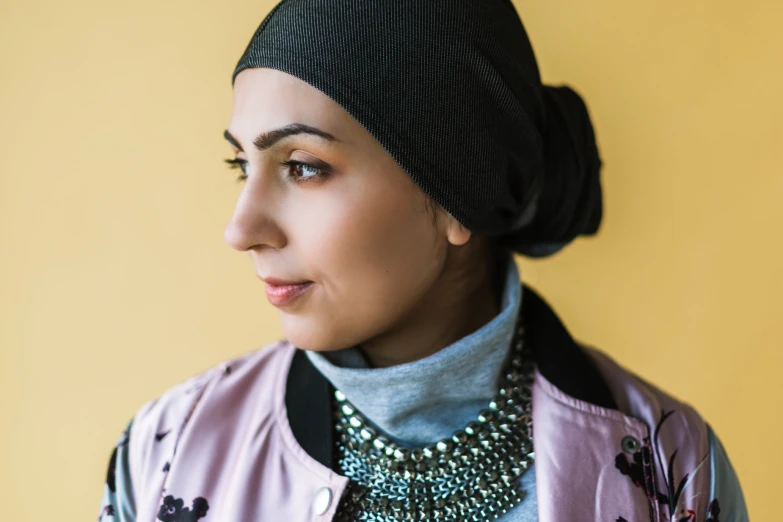 the woman is wearing an elegant necklace with pearls