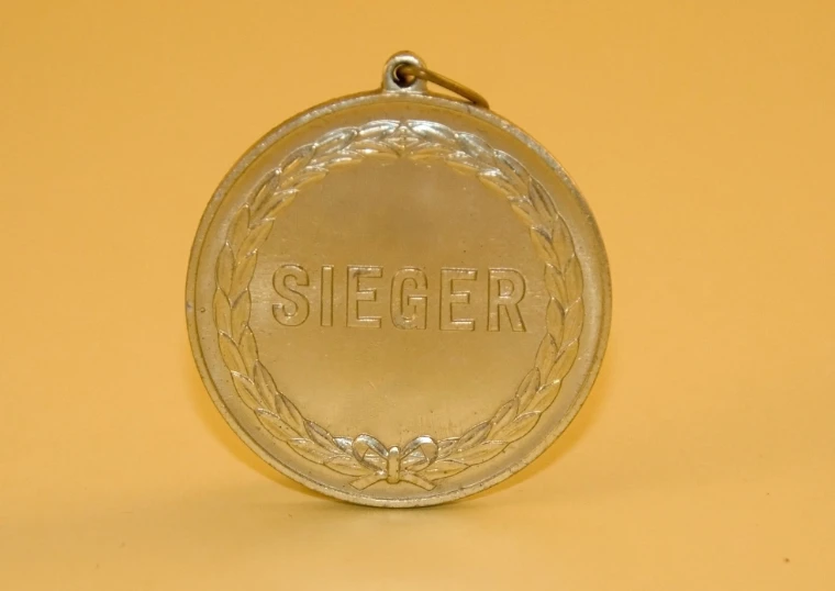 a round case that says sheuer