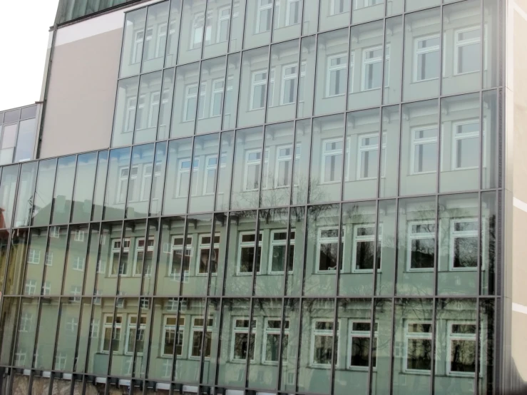 a large modern building with many windows and lots of windows on the side