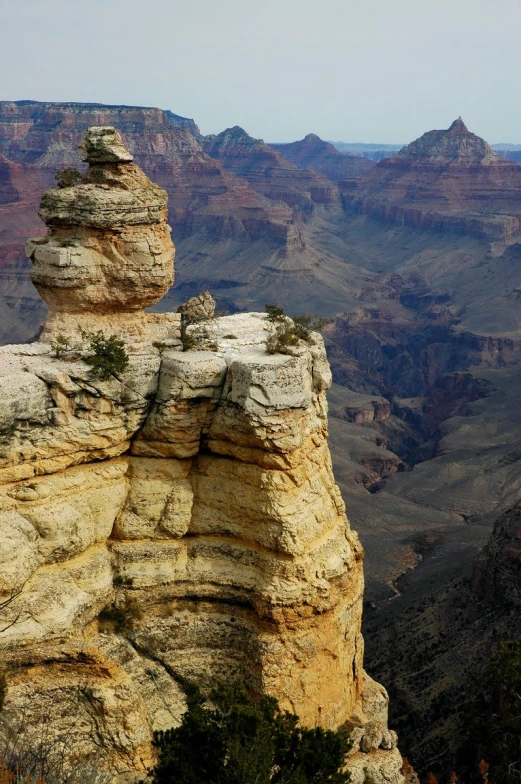 rocks at the edge of a cliff overlooking the grand canyon