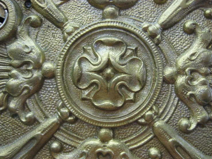 the top part of an ornate golden painted design