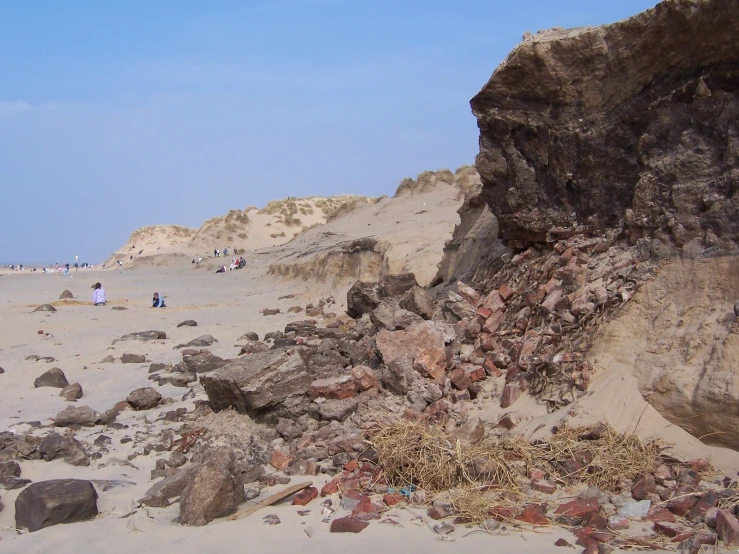 there are rocks and small stones along the beach