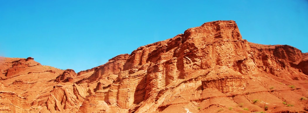 the desert has a mountain in it as a backdrop