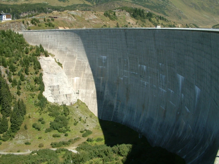 an image of the bottom of the dam