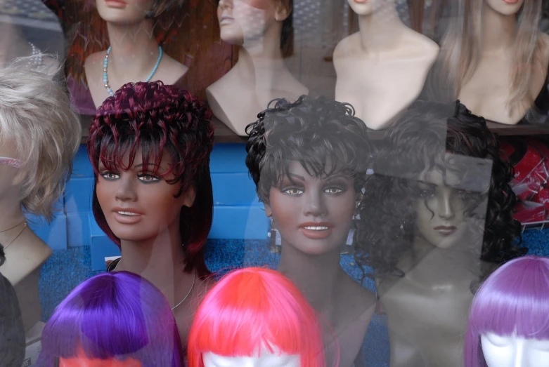 there are several wigs all different colors and sizes