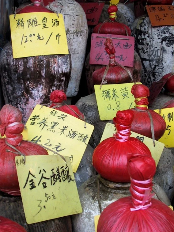 various red garlics with signs in asian writing