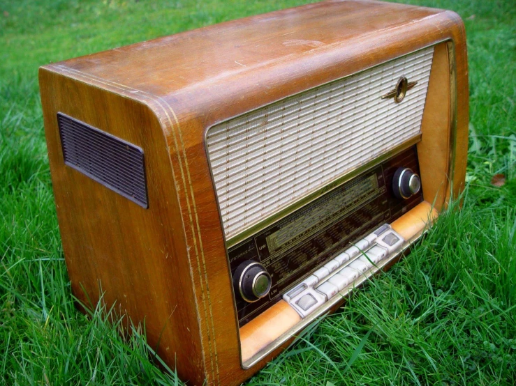 an old fashioned radio sitting on the grass