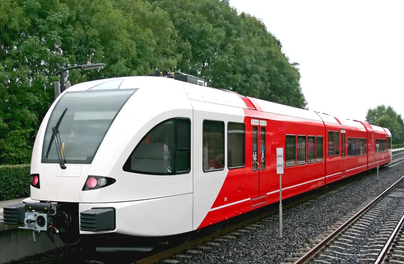 a train is passing through the countryside next to trees