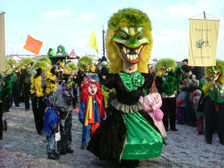 there are many people dressed in costumes and face masks