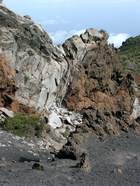 a rocky area with many rocks that have plants growing out of them