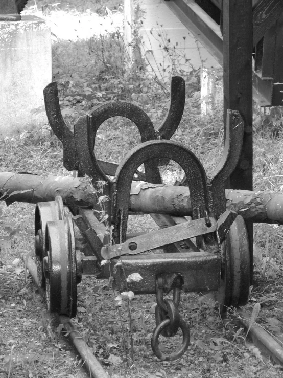 an old cart sitting on the ground in a yard