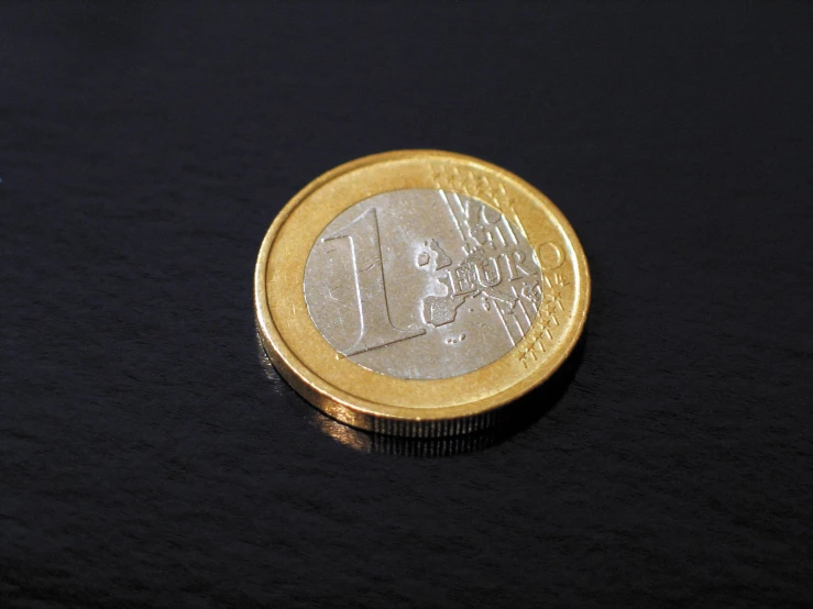 a one dollar coin is laying on a table