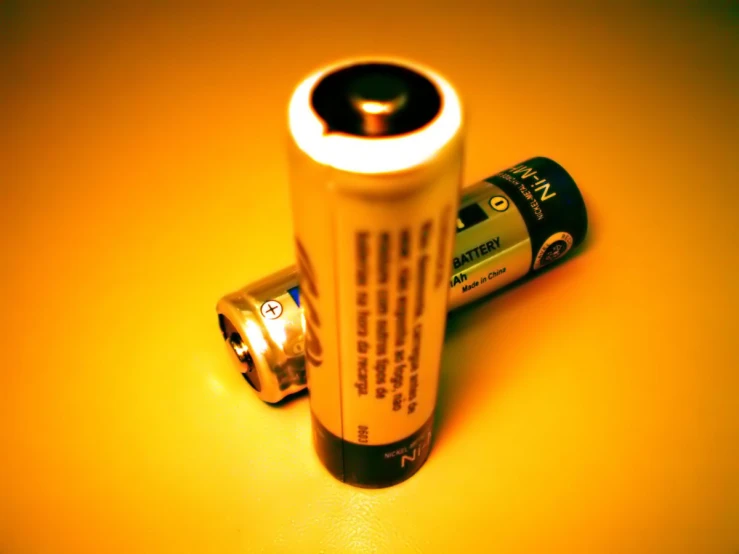 a small battery that is sitting on a table