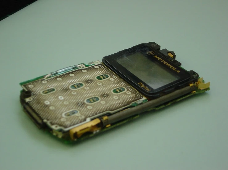 a close up view of a cell phone with no sim card