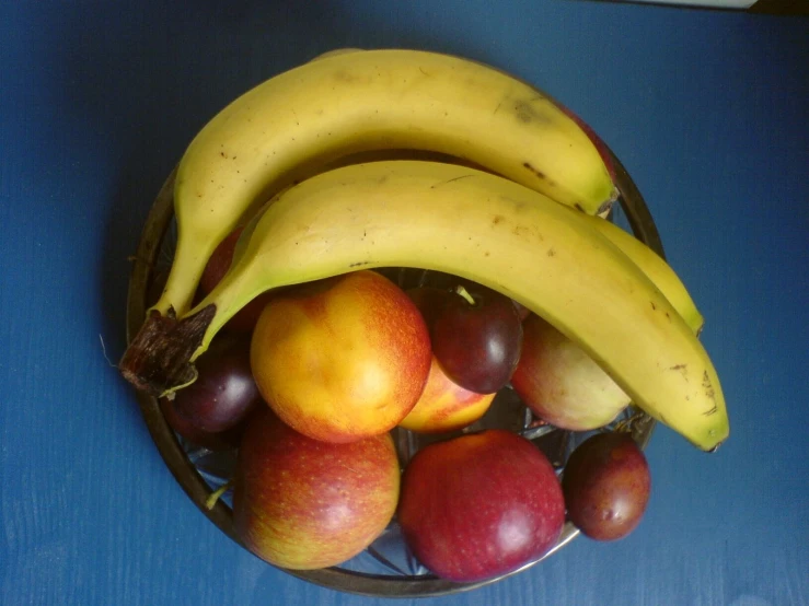 a bunch of ripe bananas sitting in a bowl