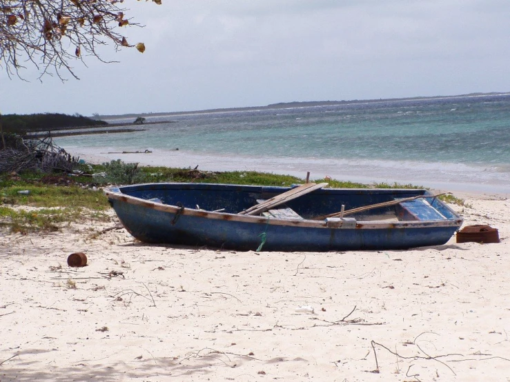 a boat on the beach with no people around it