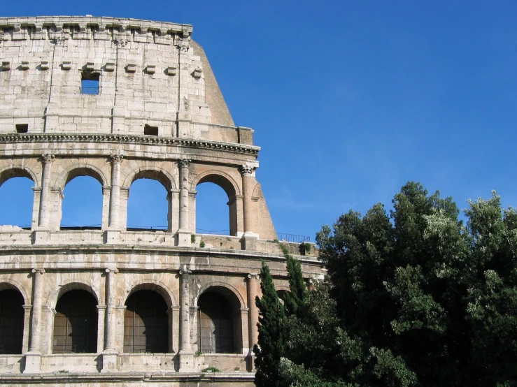 the roman colle building has two arches