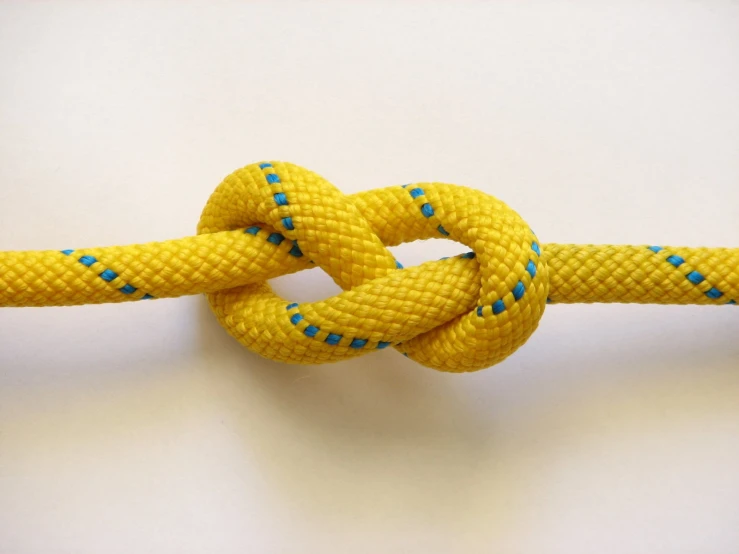 a rope is used as a tug knot to give the ropes the illusion