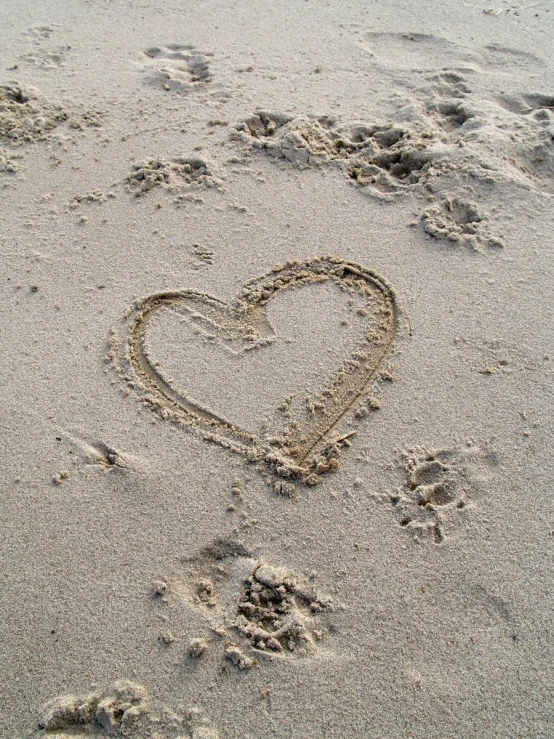 this is a po of someone writing the date 2012 on the sand