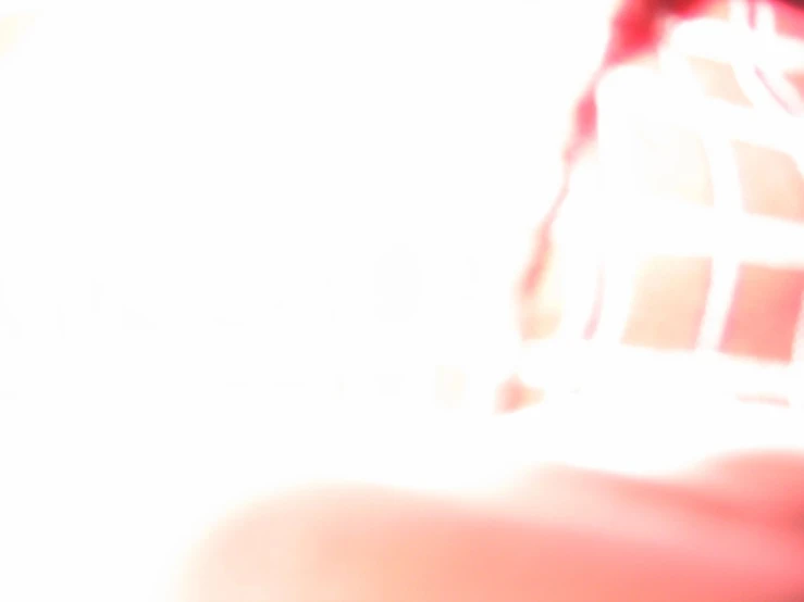 a blurry po of a white and red object