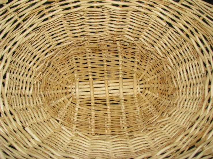 the top of a basket with a woven circle