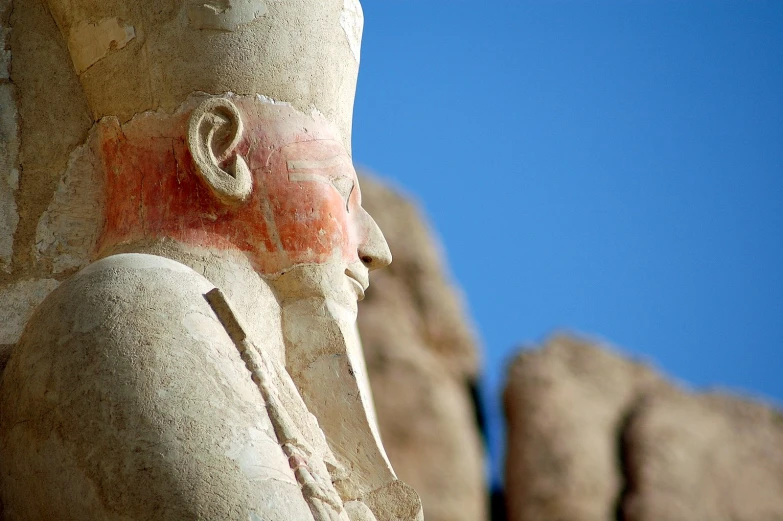 a statue is shown with his face close to the wall