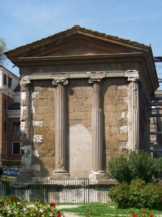 the roman ruins are an important architectural feature in this city