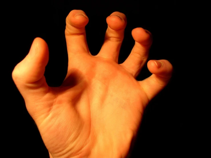 a small object with two fingers that are holding soing