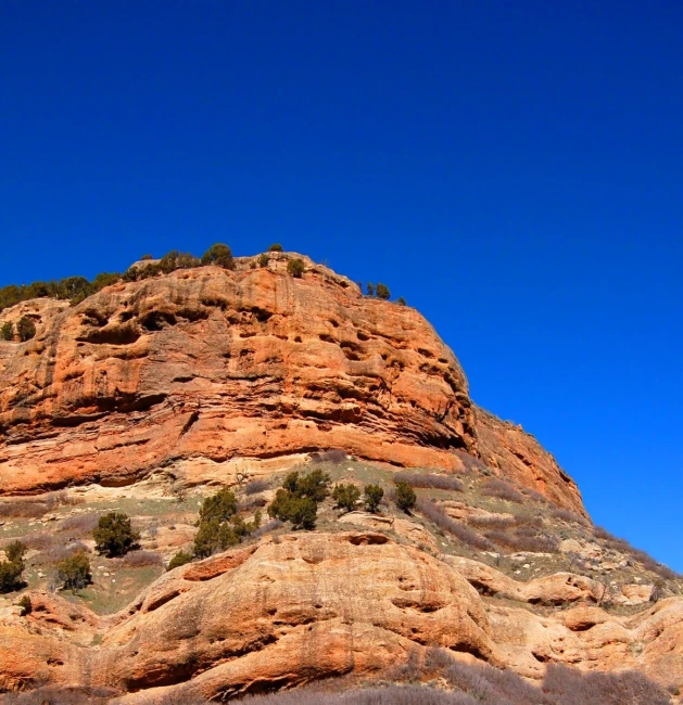 a very big nice looking cliff out side