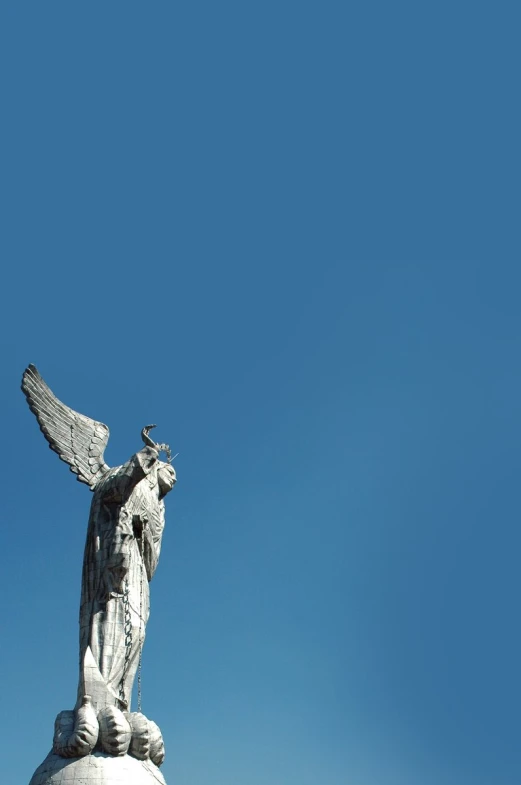 the statue has an eagle as it stands on top