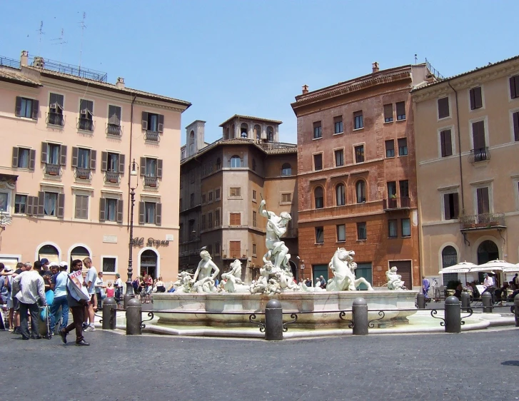 some people and buildings with statues on them