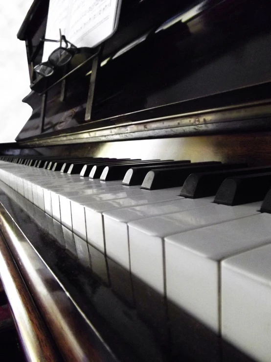 a closeup of a piano with white and black keys