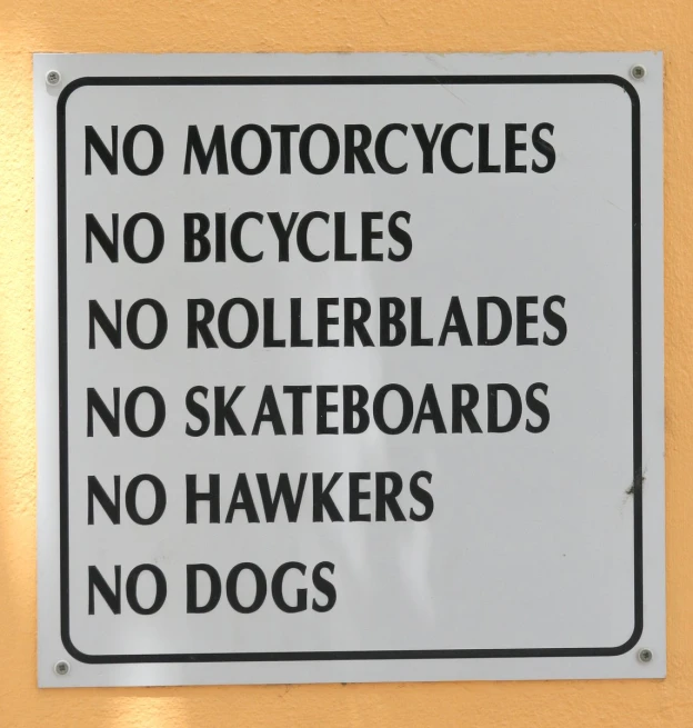 a sign that says no motorcycles and rides on boards
