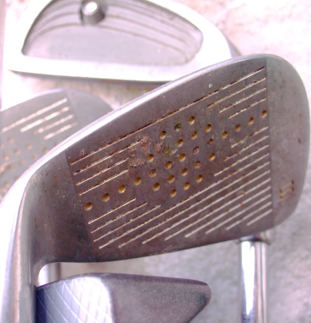 a close up image of the handles on a wedged iron