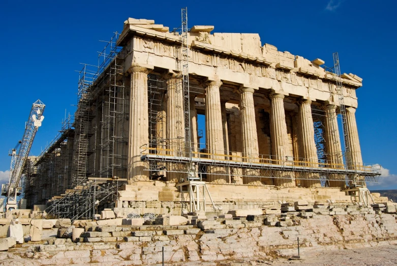 the part of a temple that has columns and scaffolding