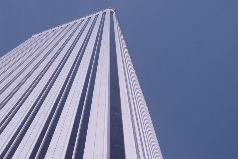 a plane is flying by the tall building