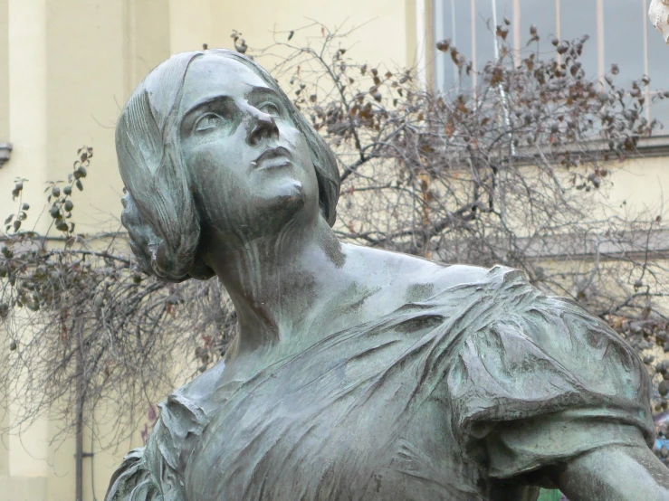 a closeup po of a statue near trees