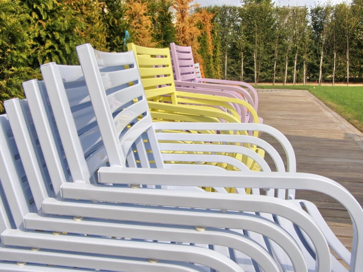 a row of white and yellow chairs lined up