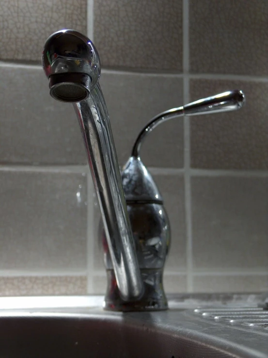 water running from the faucet onto the sink