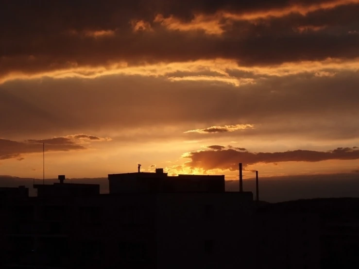 the setting sun is reflected in the clouds