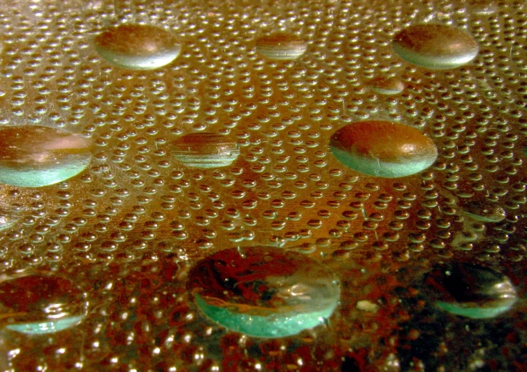 many drops of water sitting on top of a pan